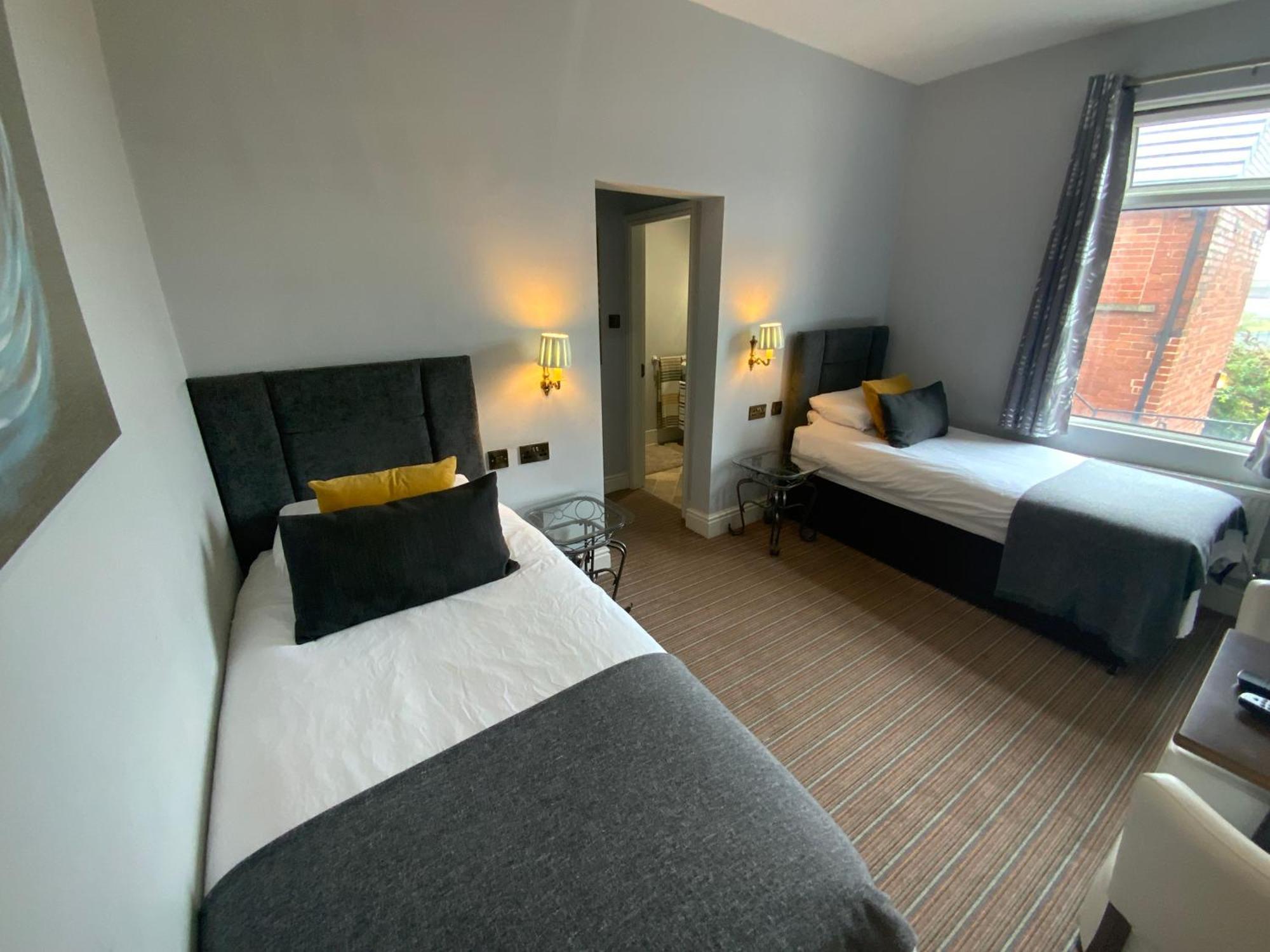 Wheldale Hotel Castleford Extérieur photo